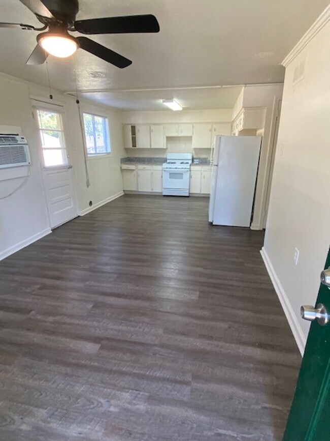 Building Photo - 4537 Saunders Dr