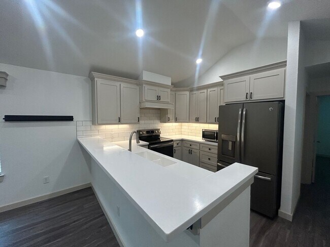 Building Photo - Beautiful Updated Home