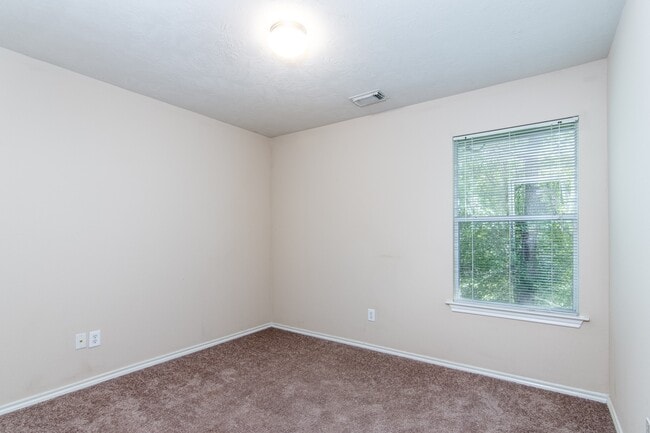 Building Photo - 207 N Burberry Park Cir