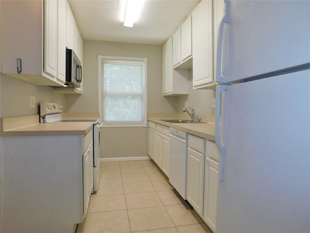 Building Photo - 443 Sweetbriar Dr