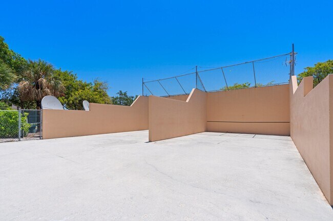 Building Photo - 750 Egret Cir