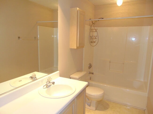 Building Photo - West Augusta Townhome Close to Medical, Shopping, and Dining