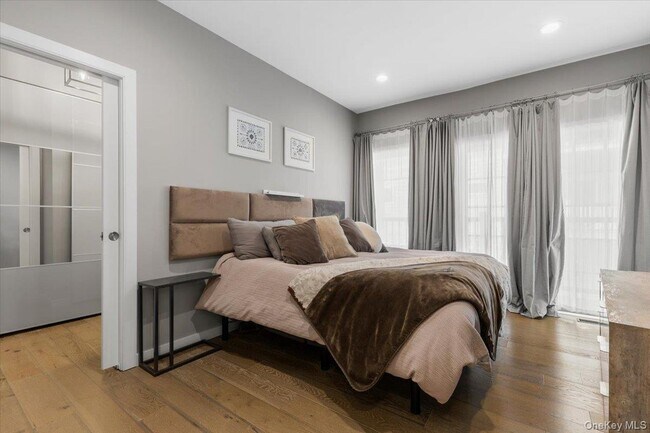 Building Photo - 73 Maple Ave