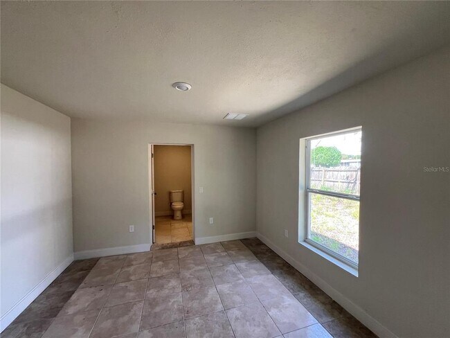 Building Photo - 213 Herbert St