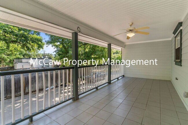 Building Photo - 302 W Spring St