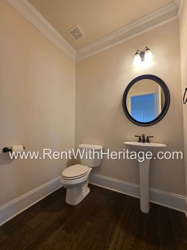 Building Photo - ABSOLUTELY BEAUTIFUL 5 BEDROOM/ 4.5 BATH HOME YOU DONT WANT TO MISS.