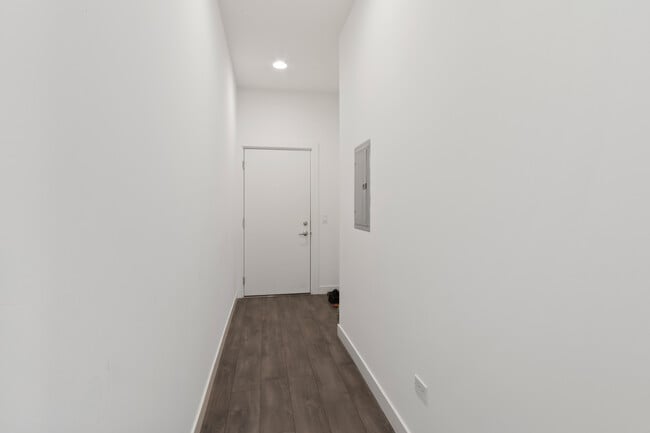 Primary Photo - 1507 N. Western-302