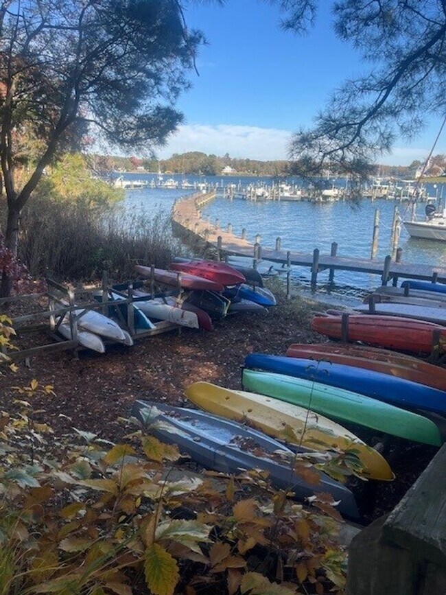 Building Photo - Gorgeous home with boat slip and water views