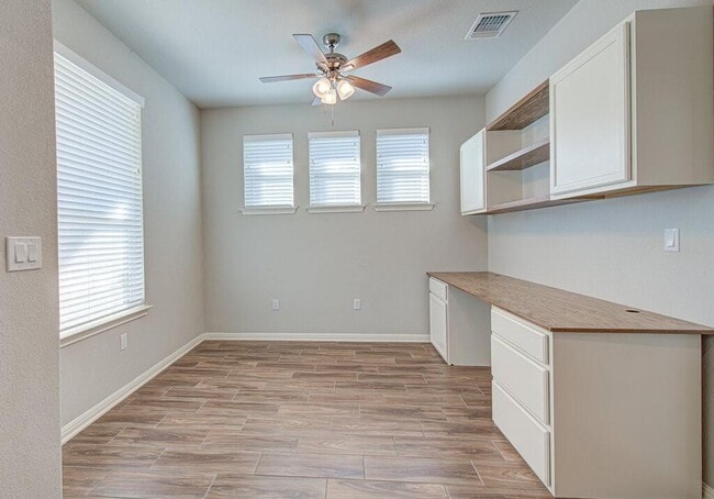 Building Photo - 8816 Blaze Dr