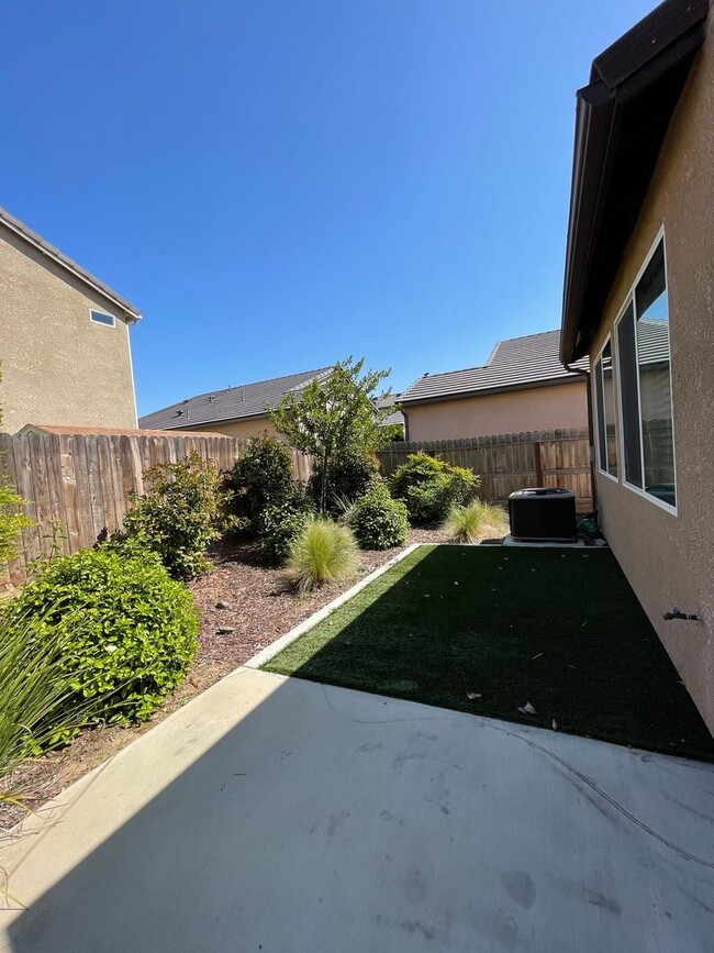 Building Photo - Home in desirable Avalon neighborhood! Ava...