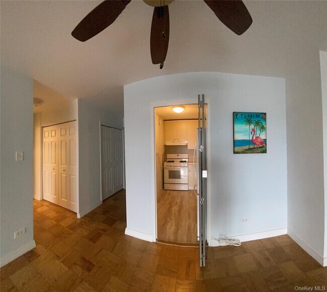 Building Photo - 61-20 Grand Central Pkwy