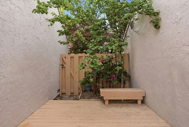 Building Photo - 2524 Roblar Ln