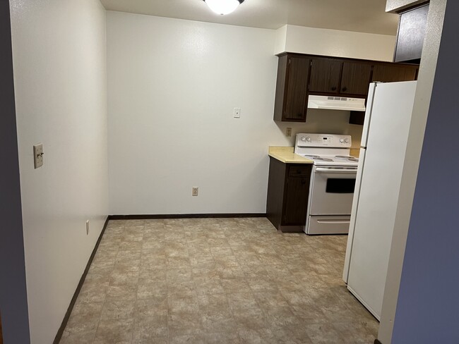 Dining room - 109 E Monroe Ave