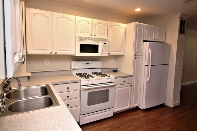 Building Photo - 1819 Jackson St