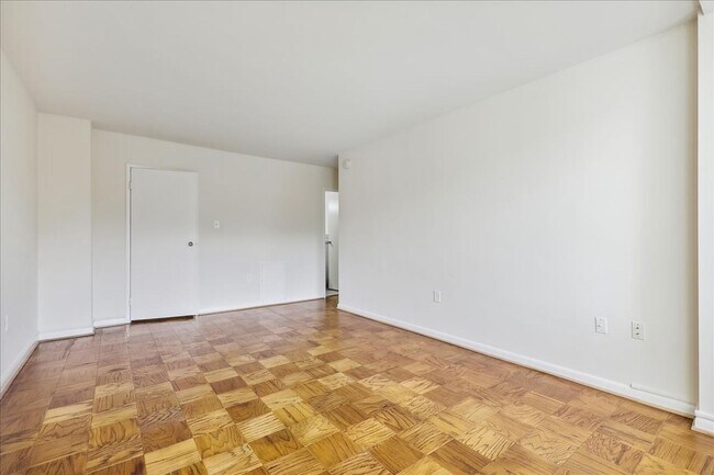 Building Photo - 10401 Grosvenor Pl