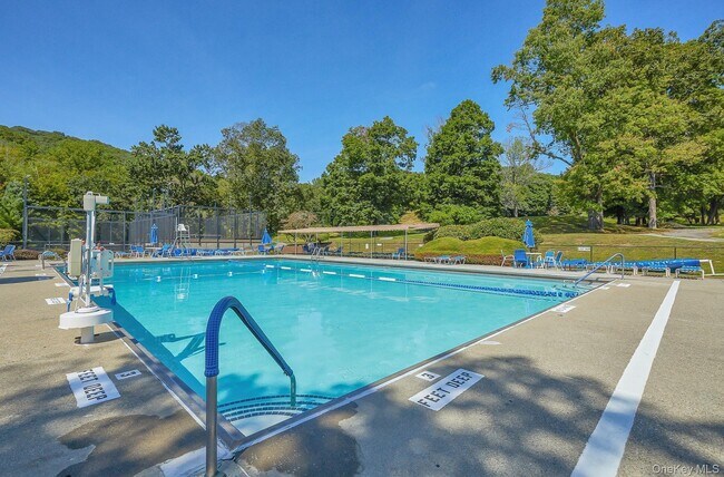 Building Photo - 180 Heritage