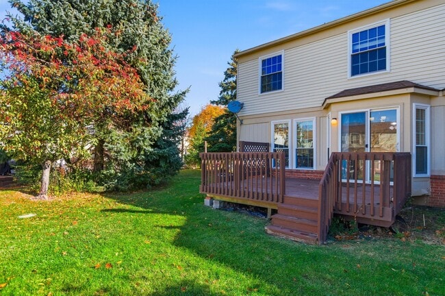 Building Photo - 3084 Village Cir