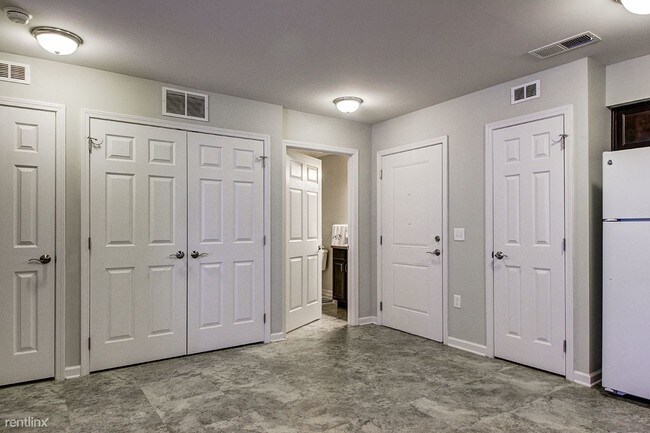 Building Photo - 2 br, 1 bath Apartment - Tooley Place