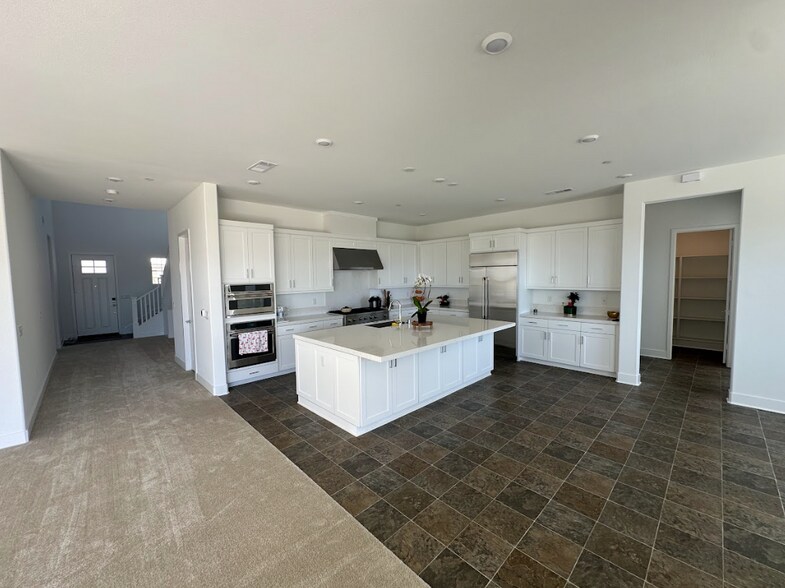 Building Photo - 24392 Calle La Roca