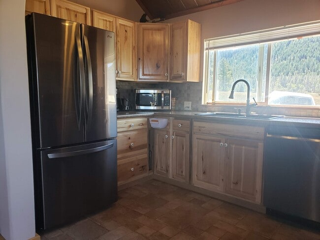 Building Photo - 1021 Ute Dr