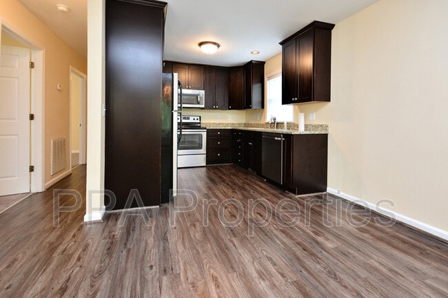 Building Photo - 2408 Francis St