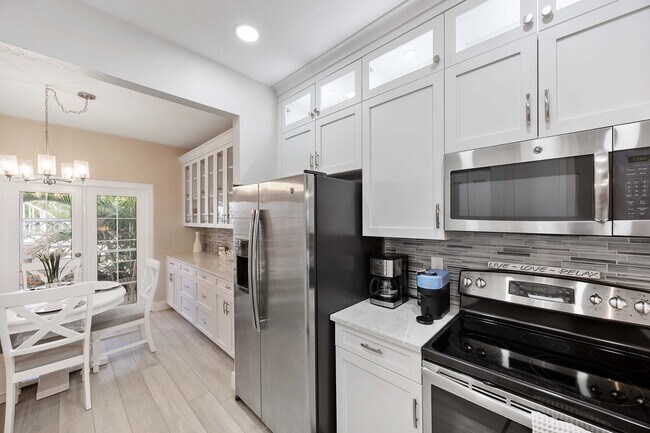 Building Photo - 886 Tanbark Dr