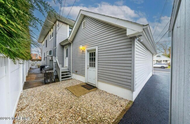 Building Photo - 146 N Bath Ave