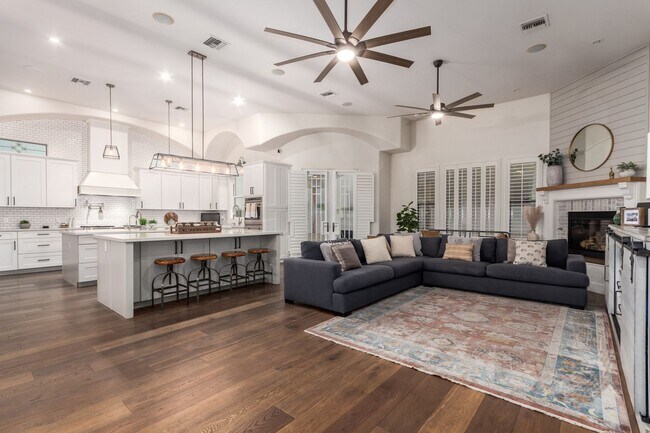 Building Photo - Beautiful 6-bedroom basement home