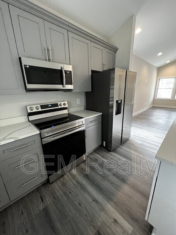 Building Photo - 38 Meadow View Ln