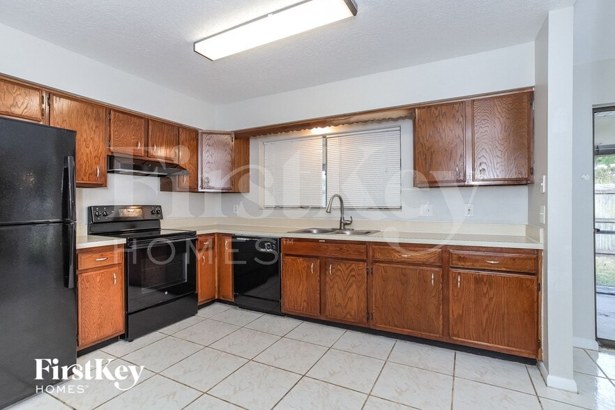 Building Photo - 709 Heather Ln