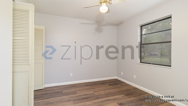 Building Photo - 604 Roselyn Ave