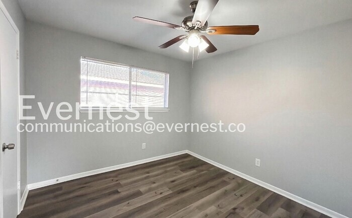 Building Photo - 6654 Laughlin Dr