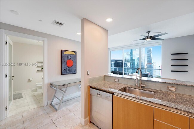 Building Photo - 1060 Brickell Ave