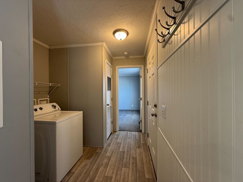 Building Photo - 12211 St Michel Ave