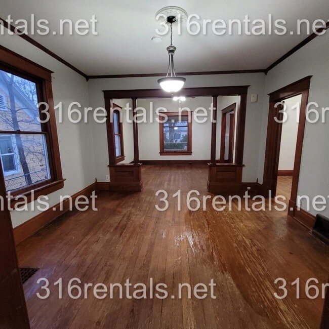 Building Photo - $850 - 2 bed 1 bath - Single Family Home