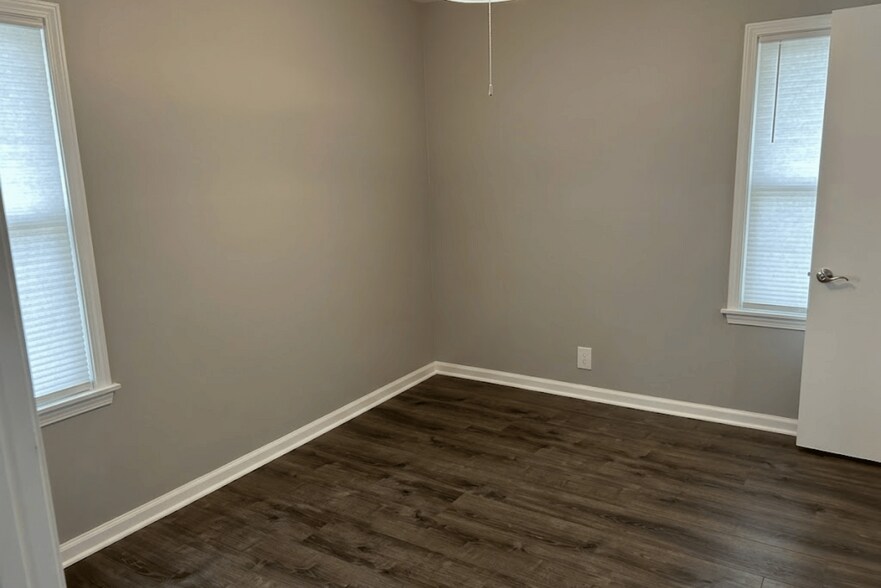 Building Photo - This beautifully updated 3-bedroom, 1-bath single-family home is ready for move-in!