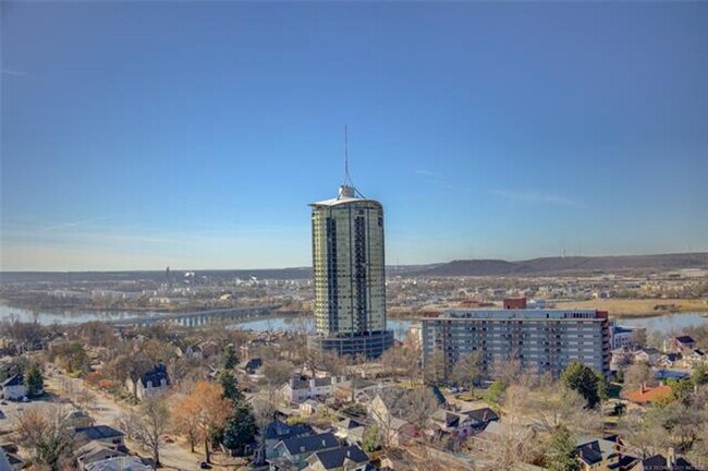 Building Photo - Adorable 2 bed 2 bath in historic Liberty Tower
