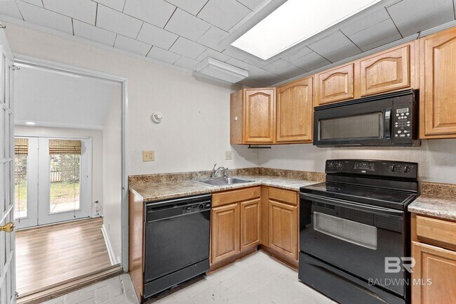 Building Photo - 200 S Hillside Ln