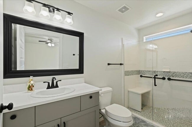 Building Photo - Beautiful Modern Home in a Nice Neighborhood