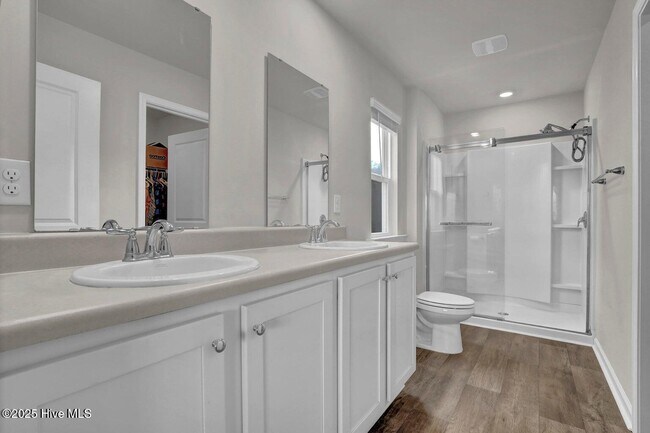 Building Photo - 519 Birdsong Dr