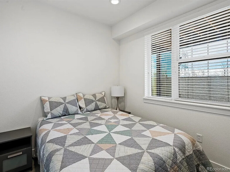 Building Photo - 5469 S Curtice St