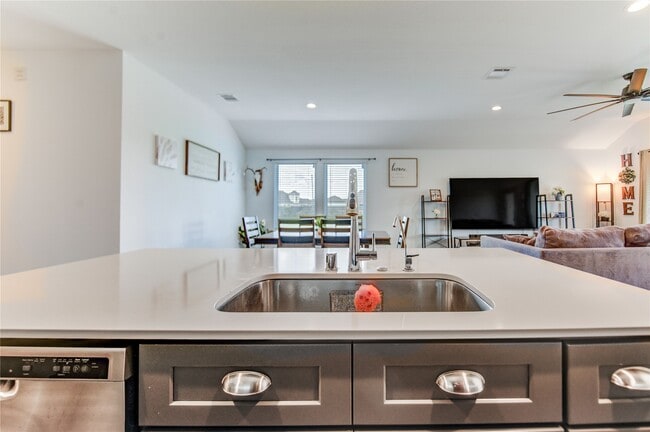 Building Photo - 403 Rain Water Ln