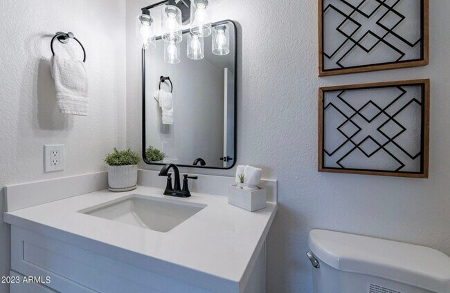 Building Photo - 4608 W Maryland Ave