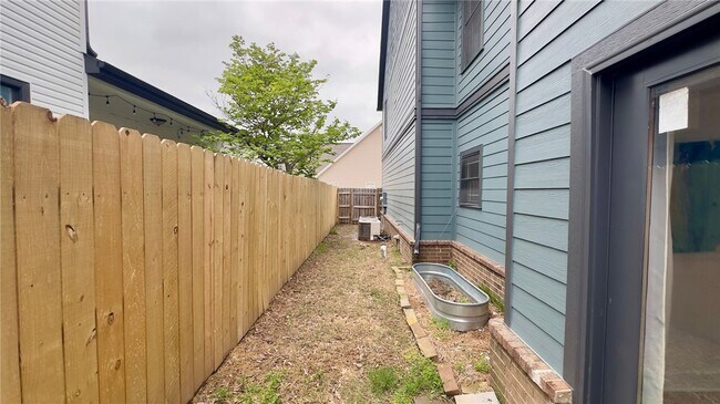 Building Photo - 917 NE Arleta Gardens