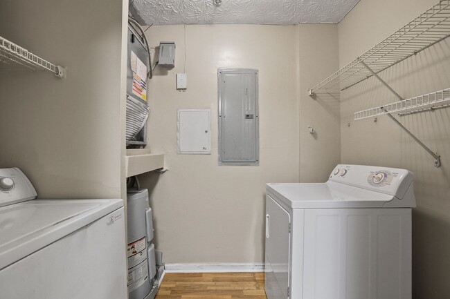 Building Photo - 5104 Fairington Ridge Cir
