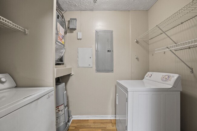 Building Photo - Spacious Three-Bedroom Condo with In-Unit Laundry