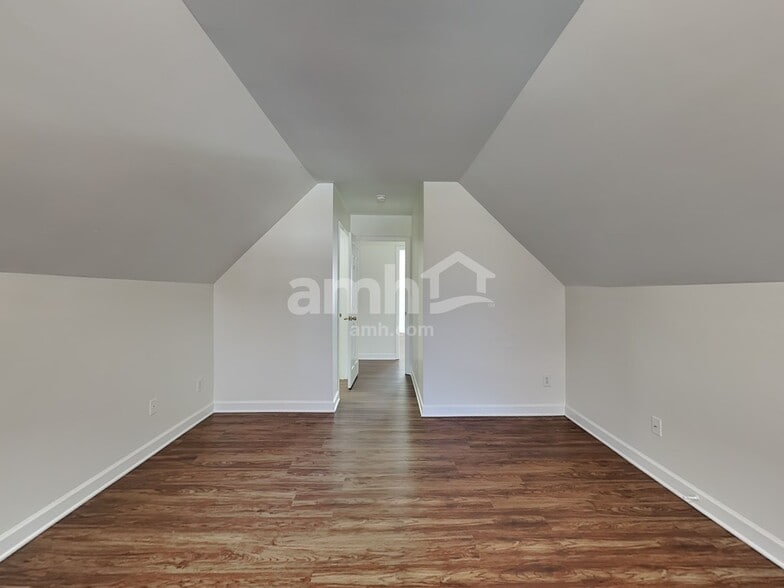 Building Photo - 3437 Continental Dr