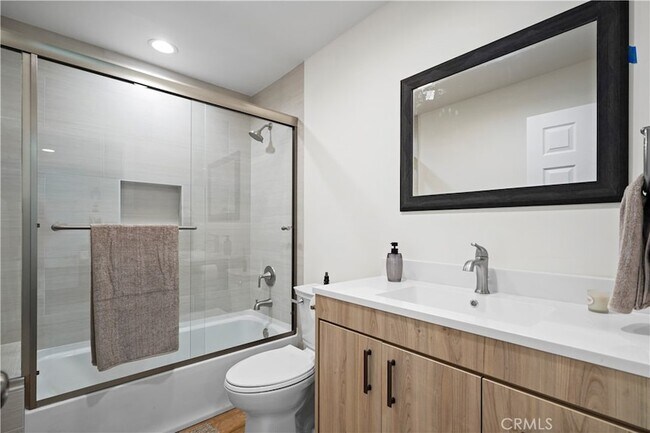 Building Photo - 7425 Vanalden Ave