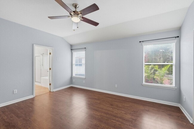 Building Photo - Freshly Painted Spacious 4 Bedroom!