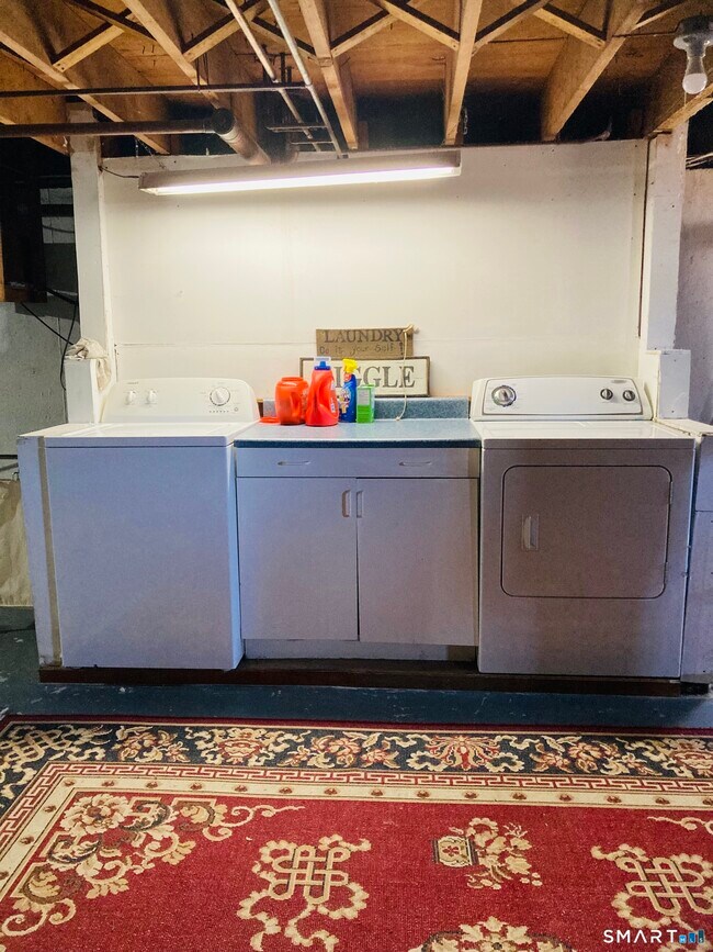 Building Photo - 16 Farview Ave